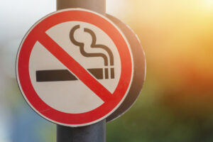 panneau-intediction-fumer-300x200 No smoking sign with green